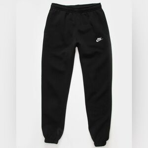 Nike Fleece Tapered Club Swoosh Sweatpants (Blsck)